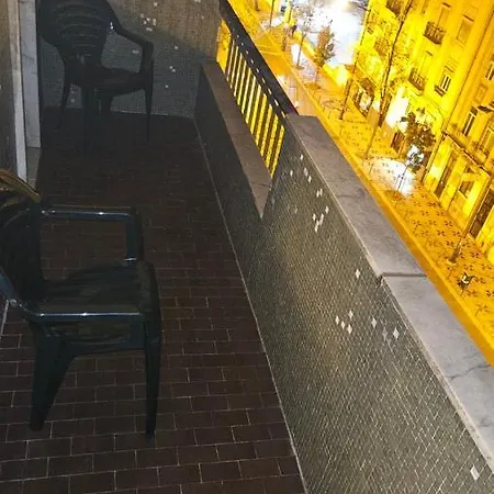 Single Or Double With Balcony Close To Alameda Metro! * ליסבון