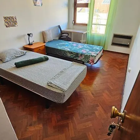 Homestay Single Or Double With Balcony Close To Alameda Metro! Lisbon