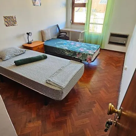 בית אירוח Single Or Double With Balcony Close To Alameda Metro! ליסבון