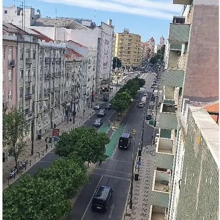 Single Or Double With Balcony Close To Alameda Metro! בית אירוח