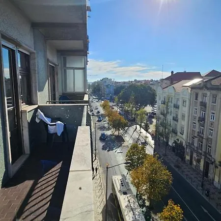 Single Or Double With Balcony Close To Alameda Metro! 홈스테이 리스본